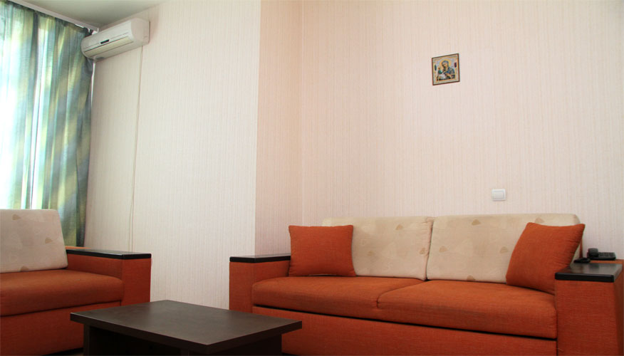 Cheap apartment in the center of Chisinau: 2 rooms, 1 bedroom, 49 m²